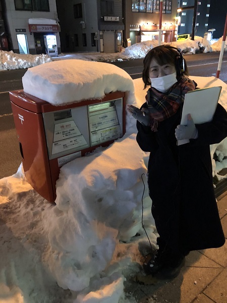 オープニングは今夜も外から！