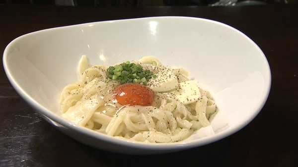 ●まぜうどん カルボナーラ風 620円