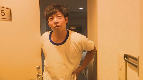 前田の部屋に突入