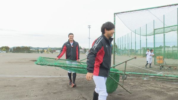 練習の準備をするティモンディ