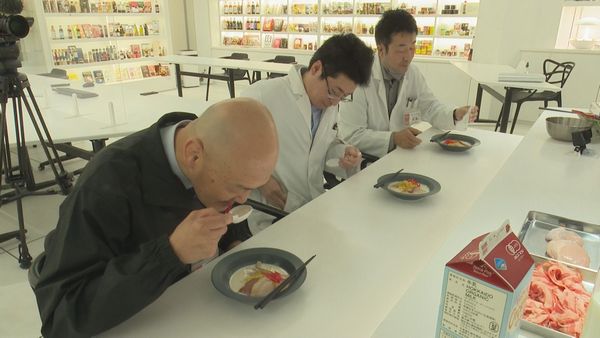 試食の様子