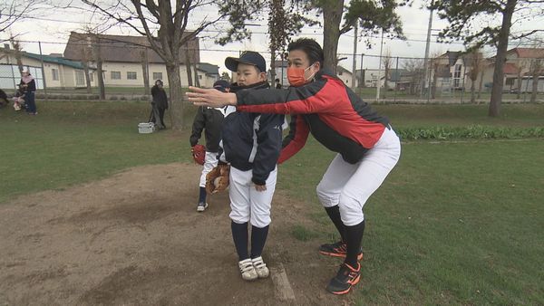 ピッチングを教える高岸