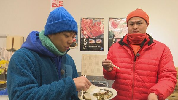 試食するティモンディ