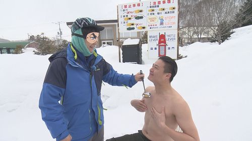 目隠し前田と半裸の高岸