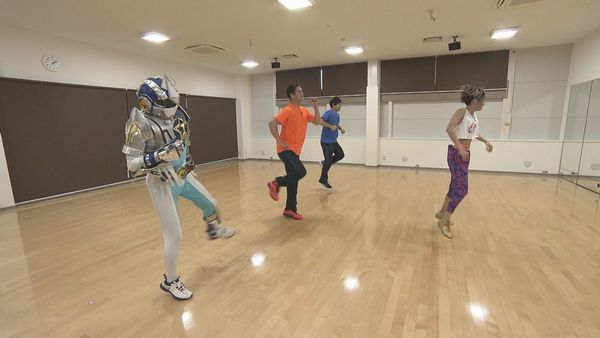 踊るティモンディとイカダベッサー