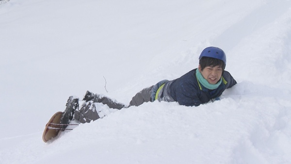 雪の中の前田