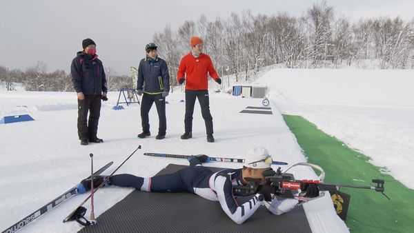 射撃をする山本選手