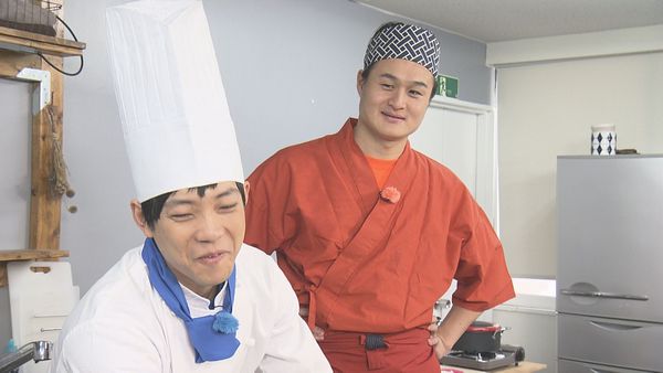 試食する前田を見つめる高岸