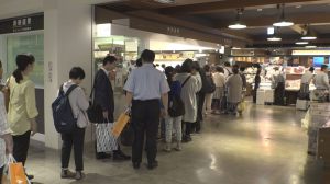 写真４＝美瑛選果の行列