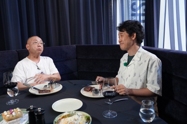 ディナーを食べるYOYO'S