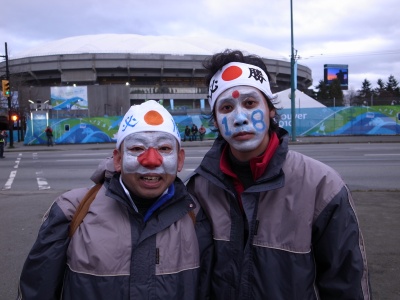 顔に日の丸ペイントしたＹＯＹＯ’Ｓ